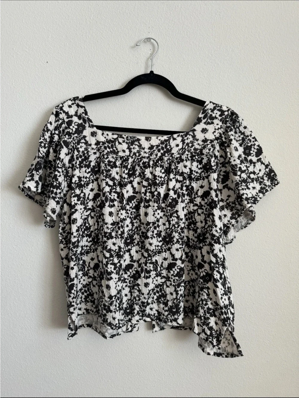Rails Magnolia Top Camo Floral Black White Flutter Sleeve Top L